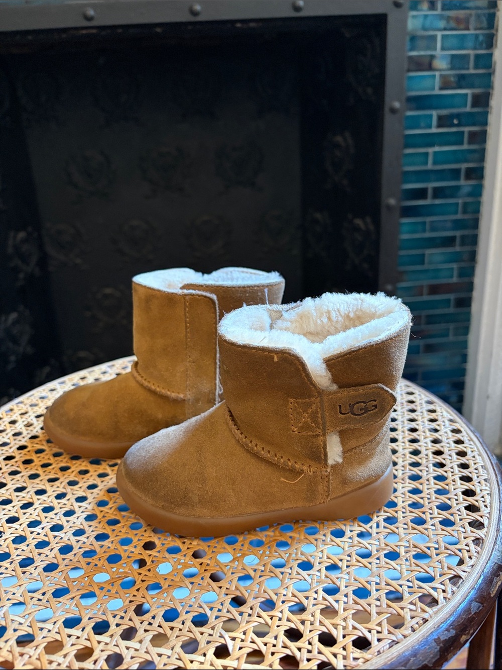 UGG Kids Chestnut Brown Suede Shearling-Lined Booties- Size 6C